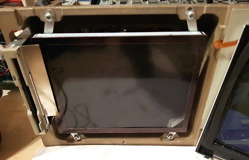 Geöffnetes Gehäuse mit Displayeinheit