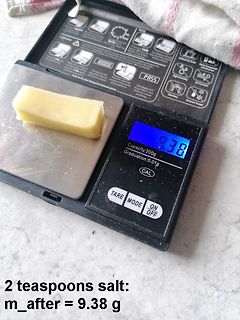 Digitale Feinwaage mit Messwert