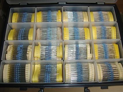 Sortiment an Widerständen in einer Kunststoffbox