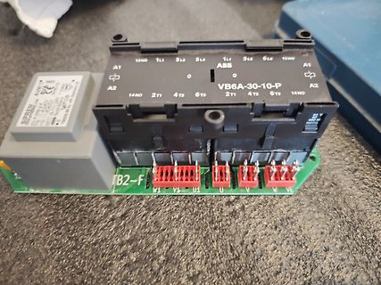 ABB Schütz auf Leiterplatte