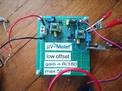 µV-Meter Leiterplatte mit Messaufbau