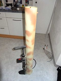 Zylinderförmiger Gegenstand auf einem Fahrradsattel