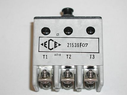 Elektrisches Bauteil mit Anschlüssen