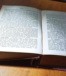 Foto einer aufgeschlagenen Buchseite mit Rezepten