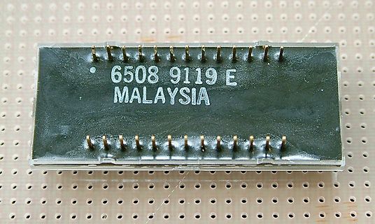 Mikrochip auf Lochrasterplatine