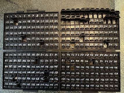 Sortierbox für elektronische Bauteile mit Nummern