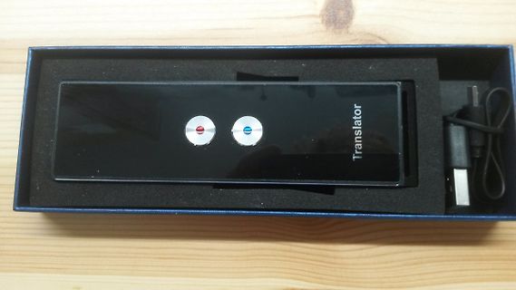 Elektronisches Übersetzungsgerät in einer Verpackung