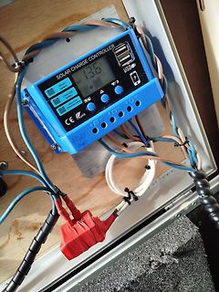 Solar Charge Controller mit Verkabelung