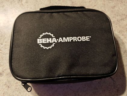 Schwarze Tasche mit Fluke Beha-Amprobe Logo