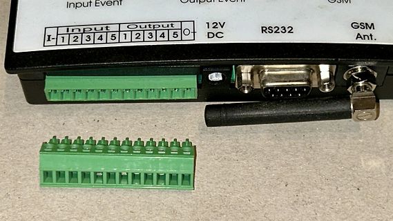 Elektronikmodul mit Anschlüssen und Schraubklemmen