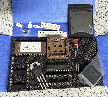 Verschiedene elektronische Bauteile in einer Box