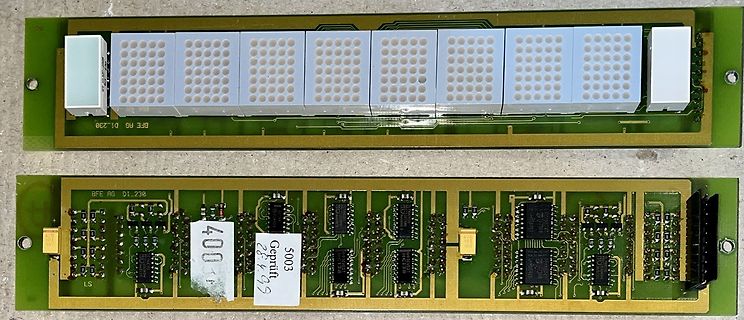 Vorder- und Rückseite einer Leiterplatte mit LED-Matrix