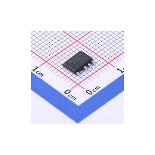 Elektronikbauteil auf Millimeterpapier