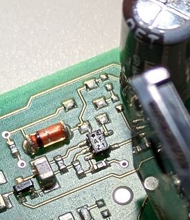Nahaufnahme einer Leiterplatte mit elektronischen Bauteilen