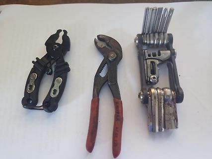 Werkzeuge: Zange, Kombizange und Multitool