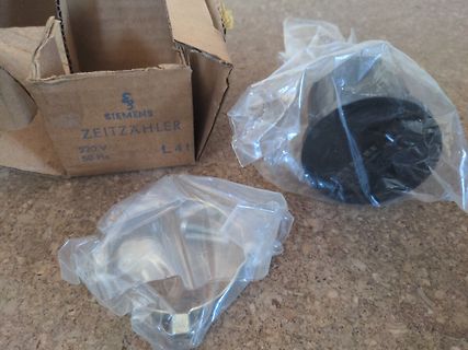 Siemens Zeitzähler in Karton und Plastikverpackung