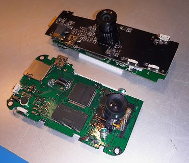 Zwei Leiterplatten mit Kamera-Modulen