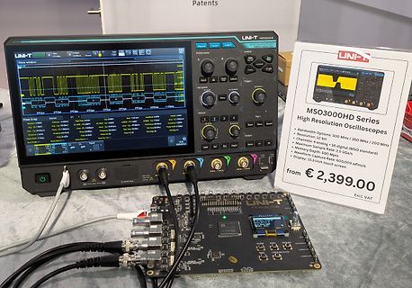 UNI-T MSO3000HD Oszilloskop und Leiterplatte
