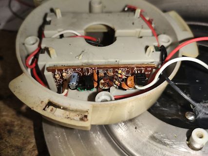 Leiterplatte in Kunststoffgehäuse mit Verkabelung