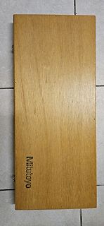 Holzkiste mit Mitutoyo Aufdruck
