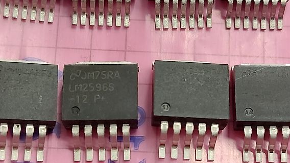 Mehrere LM2596S Spannungsregler-ICs