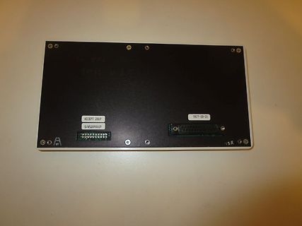 Rückseite einer elektronischen Platine mit Anschlüssen