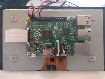 Raspberry Pi Model B V1.2 auf Gehäuse montiert