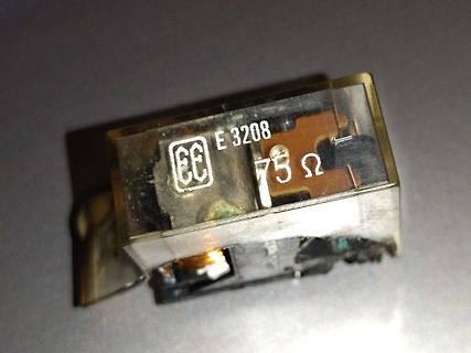 Elektronisches Bauteil mit 75 Ohm Widerstand