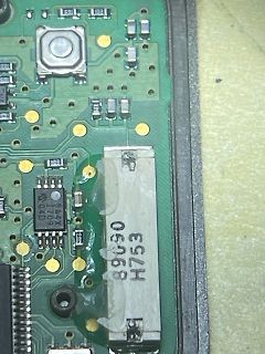 Nahaufnahme einer Leiterplatte mit elektronischen Bauteilen