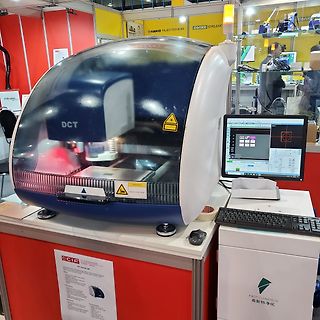 Lötstation mit Monitor und Software