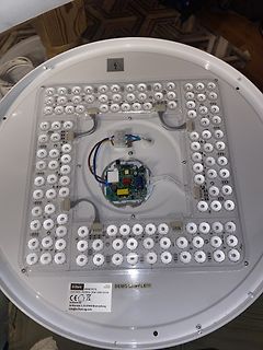 Innenansicht einer LED-Leuchte mit Steuerplatine