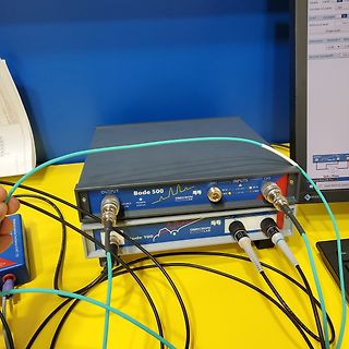 Bode 500 Impedanzanalysator mit Verkabelung