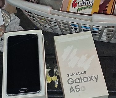 Samsung Galaxy A5 Verpackung und Smartphone