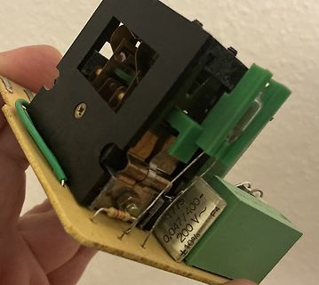 Nahaufnahme einer Leiterplatte mit Bauteilen