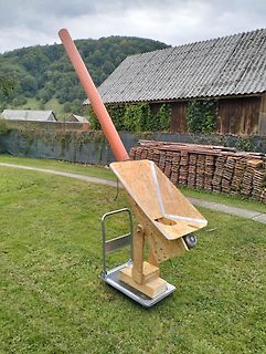 Selbstgebauter mechanischer Hebelarm auf Holzbasis