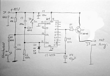 Handgezeichneter Schaltplan mit CD4017 und PNP-Transistor