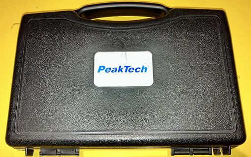 Schwarzer Koffer mit PeakTech Logo