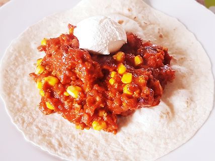 Tortilla mit Chili und saurer Sahne