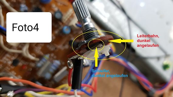 Detailaufnahme einer Platine mit Potentiometer und Beschriftung