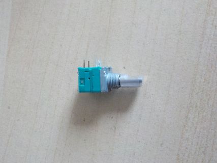 Potentiometer mit blauem Gehäuse