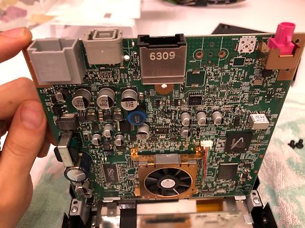 Bestückte Leiterplatte eines elektronischen Geräts