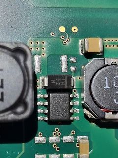 Makroaufnahme einer Leiterplatte mit elektronischen Bauteilen