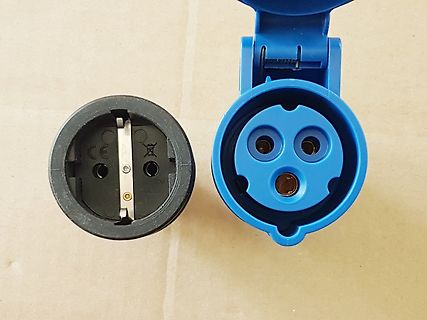 Schuko-Steckdose und passender Stecker