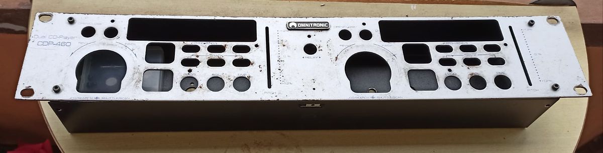 Frontblende eines Omnitronic CDP-460 CD-Players