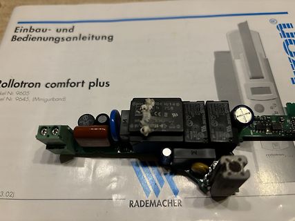 Elektronikplatine auf Bedienungsanleitung