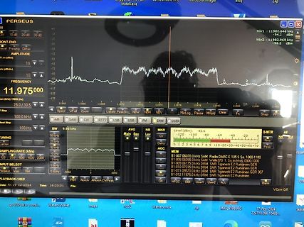 Spektrum eines Signalanalysators auf einem Monitor