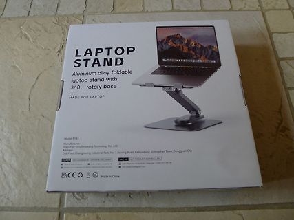 Verpackung eines faltbaren Laptop-Stands