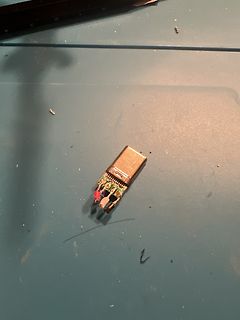 USB-Stick mit freigelegten Lötpads