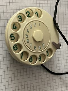 Wählscheibe eines alten Telefons