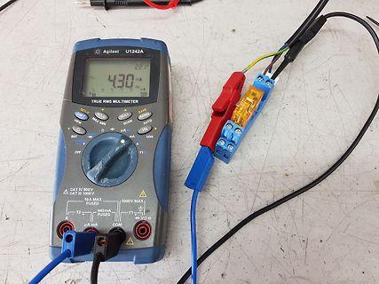 Agilent Multimeter mit Messaufbau